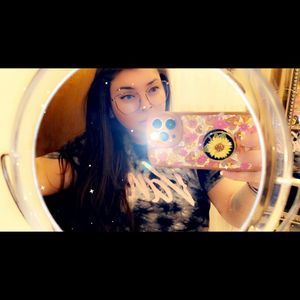 Meet your Posher, Monika d.